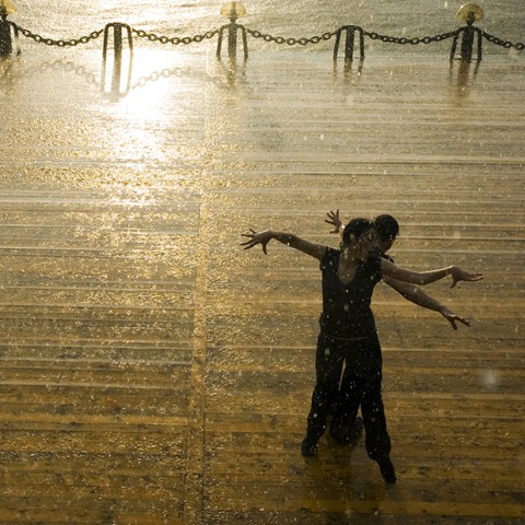 269901-Rain_dancing_by_photoleto